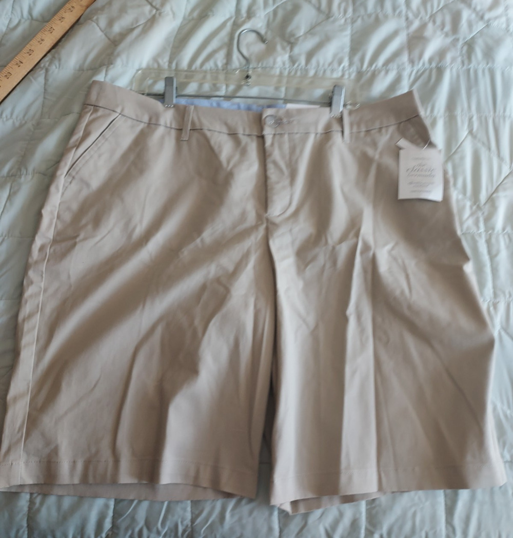 New Croft and Barrow Bermuda Shorts Size 18 Tan Stretch Zip flat front NWT